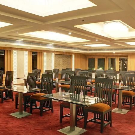 Aavaa Surya Continental Otel Yeni Delhi Dış mekan fotoğraf