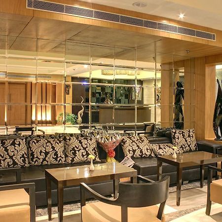 Aavaa Surya Continental Otel Yeni Delhi Dış mekan fotoğraf