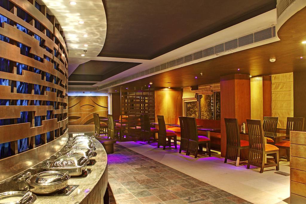 Aavaa Surya Continental Otel Yeni Delhi Dış mekan fotoğraf
