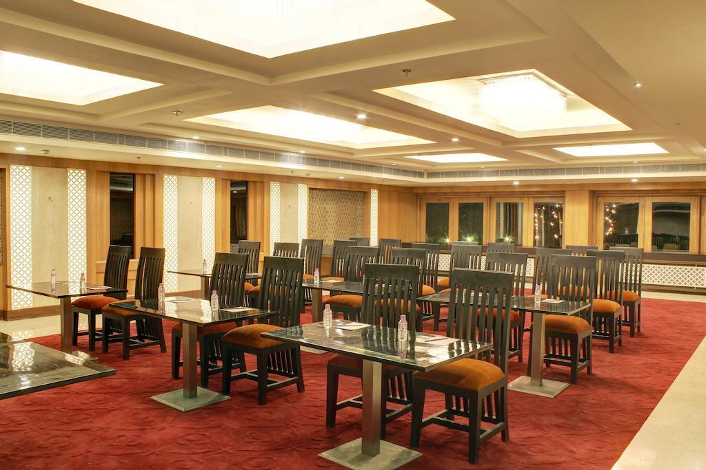 Aavaa Surya Continental Otel Yeni Delhi Dış mekan fotoğraf
