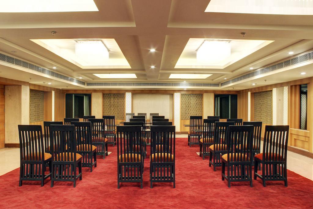 Aavaa Surya Continental Otel Yeni Delhi Dış mekan fotoğraf