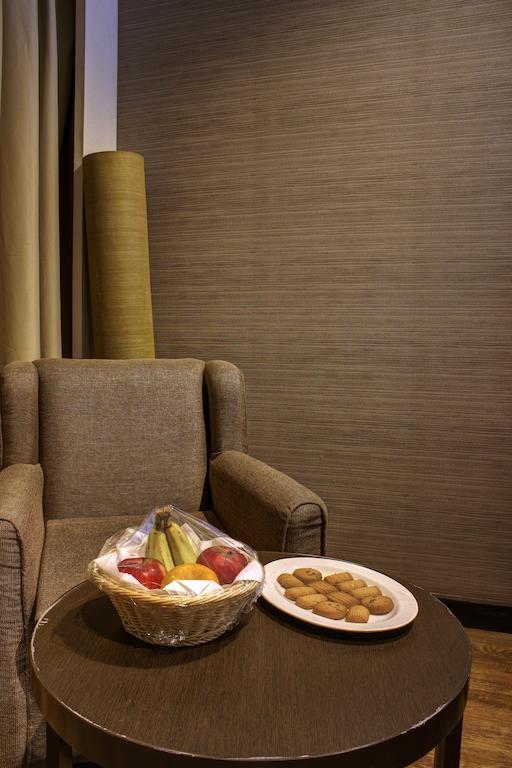 Aavaa Surya Continental Otel Yeni Delhi Dış mekan fotoğraf