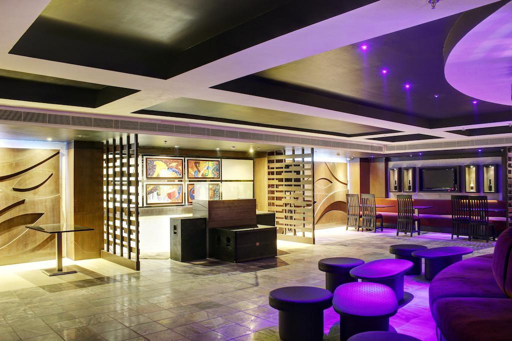 Aavaa Surya Continental Otel Yeni Delhi Dış mekan fotoğraf