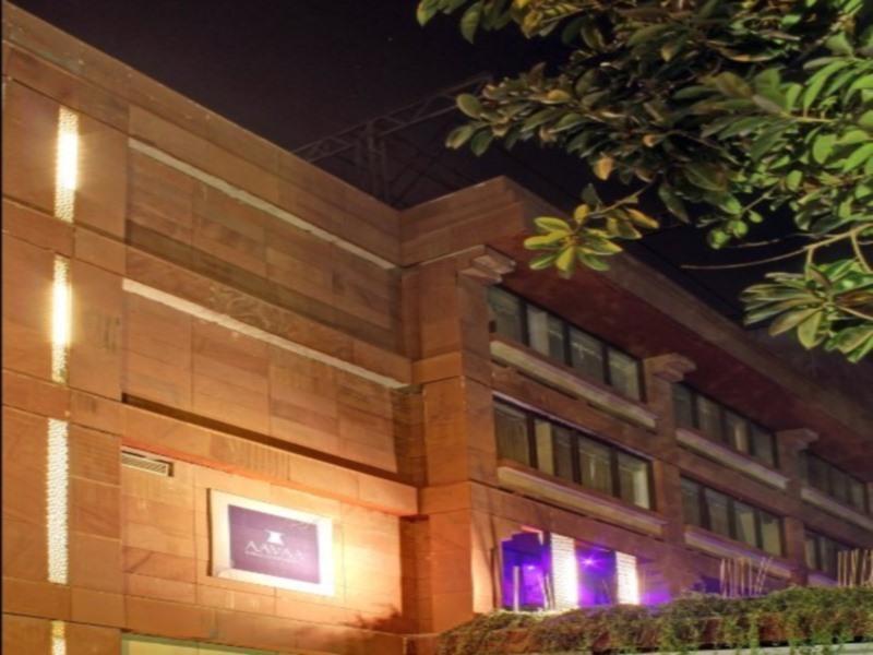 Aavaa Surya Continental Otel Yeni Delhi Dış mekan fotoğraf