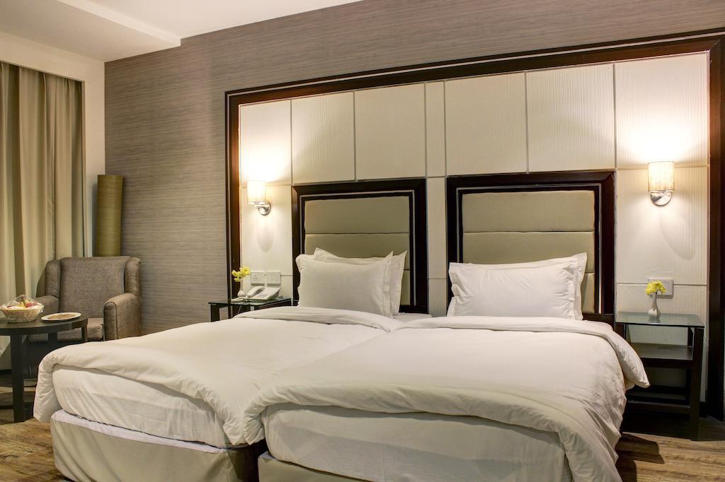 Aavaa Surya Continental Otel Yeni Delhi Oda fotoğraf