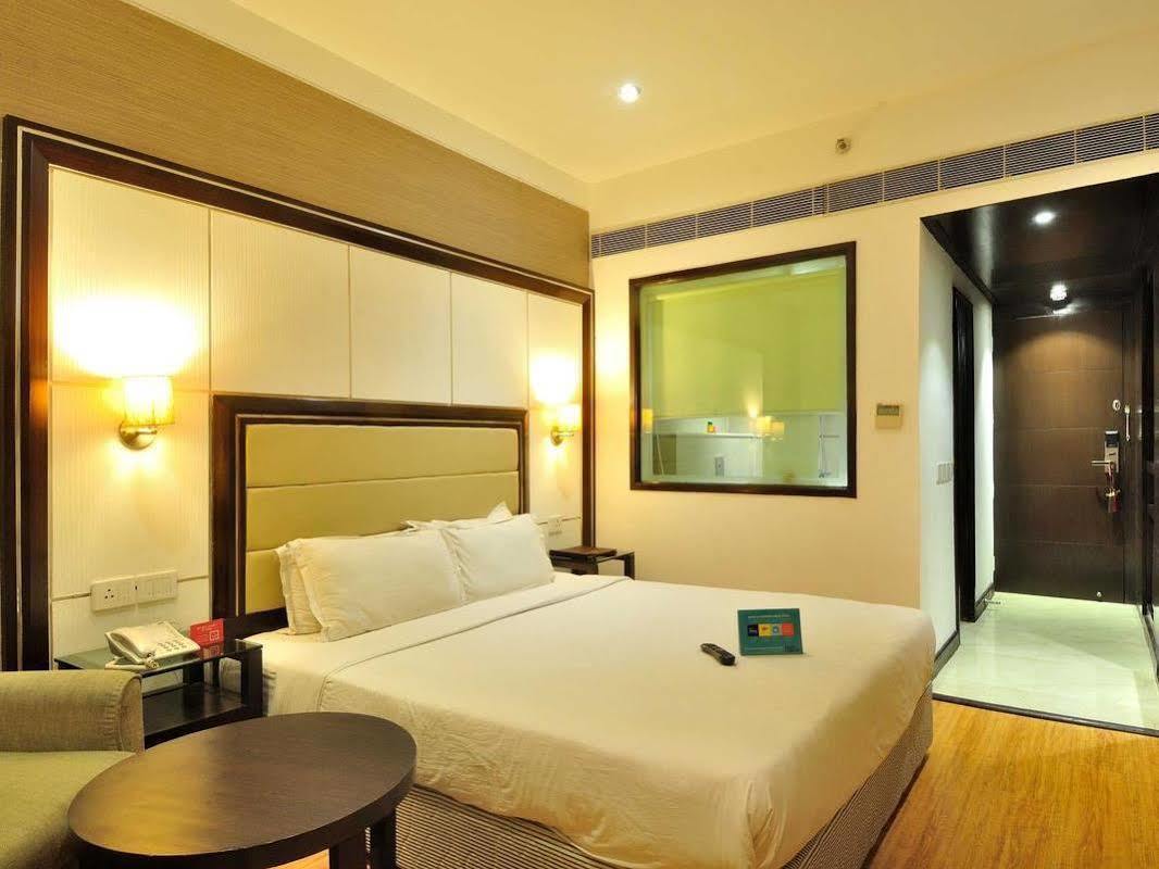 Aavaa Surya Continental Otel Yeni Delhi Dış mekan fotoğraf